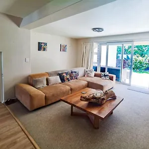 island-home-woodbridge-island-milnerton.hotels-capetown.com/